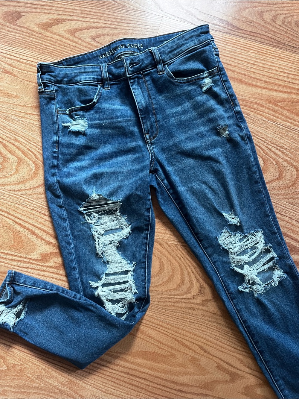 American Eagle Outfitters Women’s Distressed Dark Blue Skinny Jeans